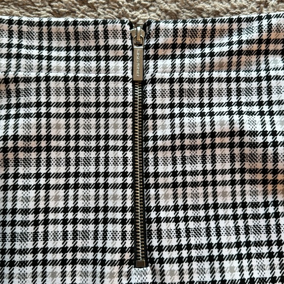 Calvin Klein pencil skirt - Picture 4 of 5